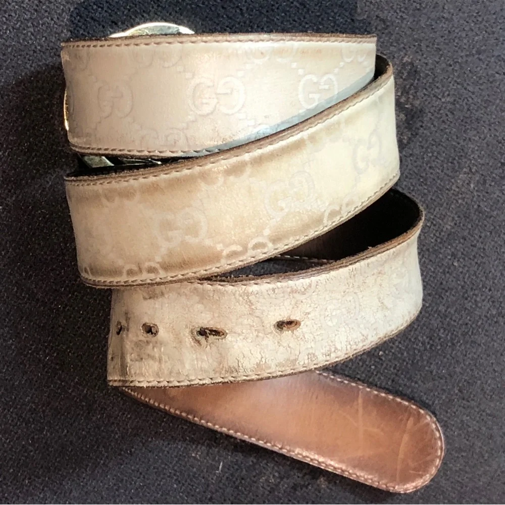 Gucci Beige Leather Belt with Gold Emblem